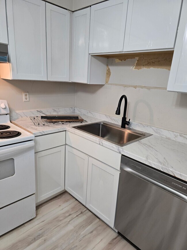 Foto del edificio - 5819 Medtree Pl