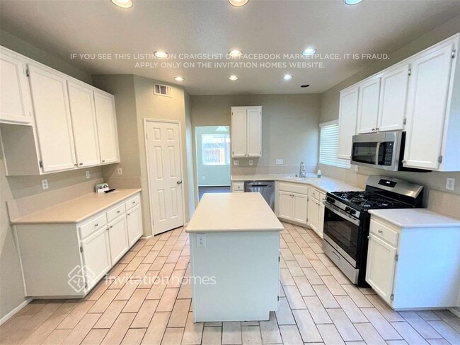 Building Photo - 23842 Sweet Pea Ct