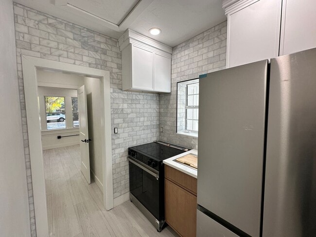 Foto del edificio - Cozy 1-Bedroom Cottage | All Utilities Included | Pet-Friendly