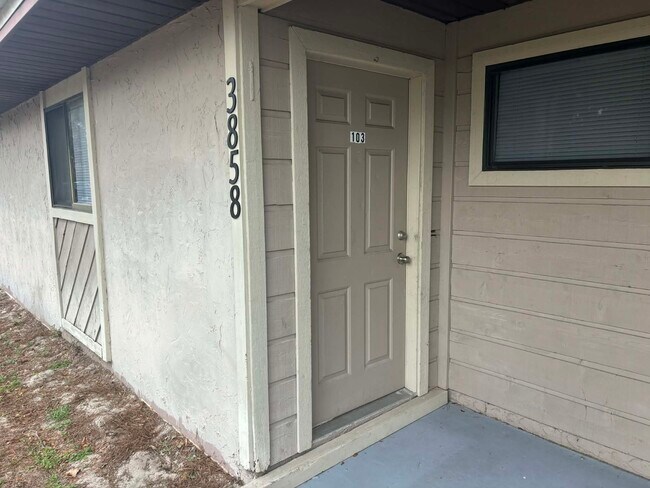 Foto del edificio - 3858 NW Huntsboro St