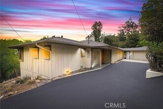 Building Photo - 859 St Katherine Dr