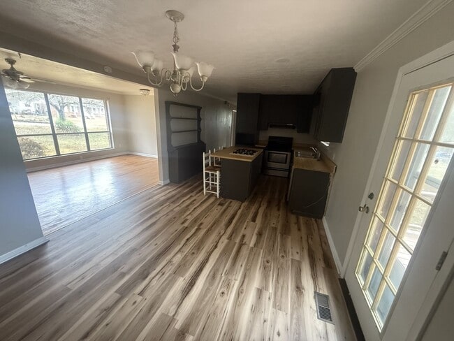 Building Photo - Rainbow City Rental