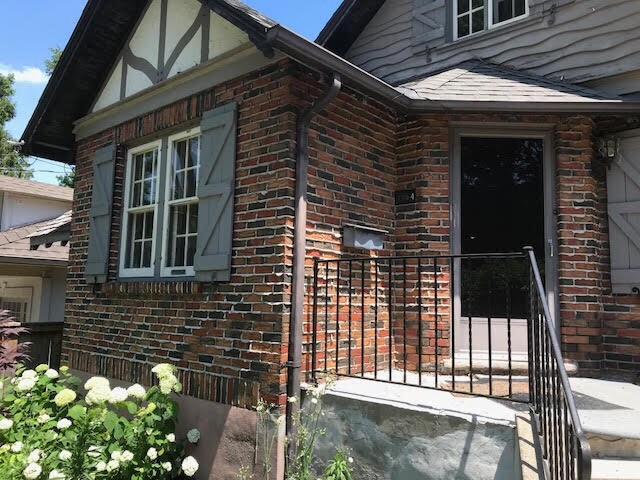 Photo du bâtiment - OLD NORTH * Walk to St Joes / UH / UWO * 3 Bdrm * WHOLE House * JUNE 1st
