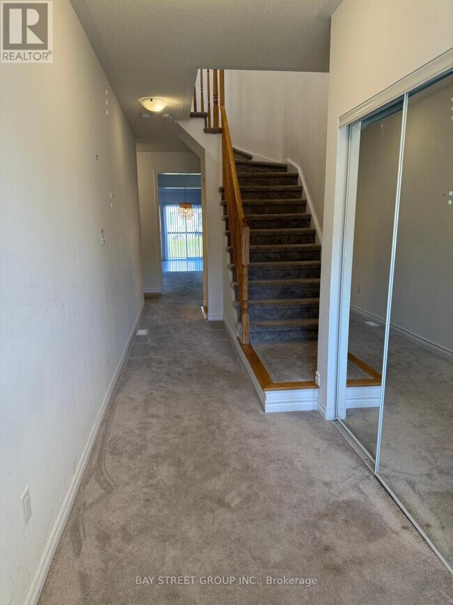 Building Photo - 131 Seeley Ave