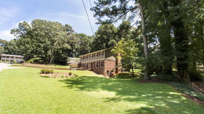 Building Photo - 946 Beaver Ln NW