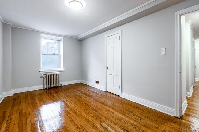 2BR, 1BA - 934SF - Primary Bedroom - 697-701 Eglinton