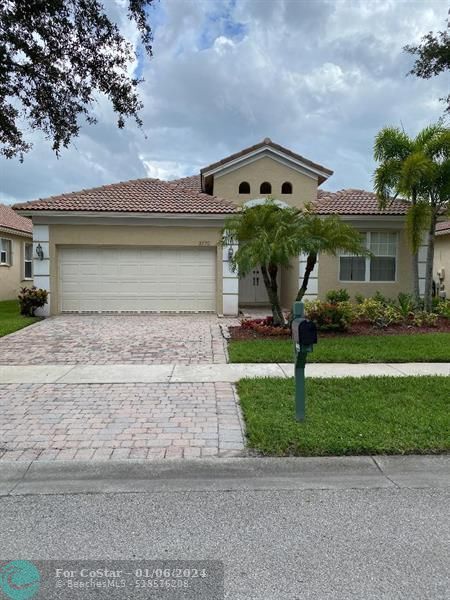 Building Photo - 2770 SE Stonebriar Way