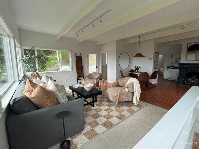 Foto del edificio - 296 Scenic Rd