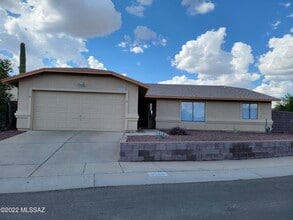 Building Photo - 9689 N Donegal Pl