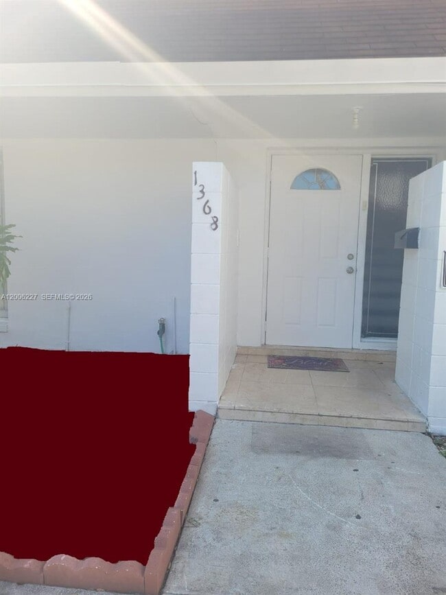 Building Photo - 1368 Seaview