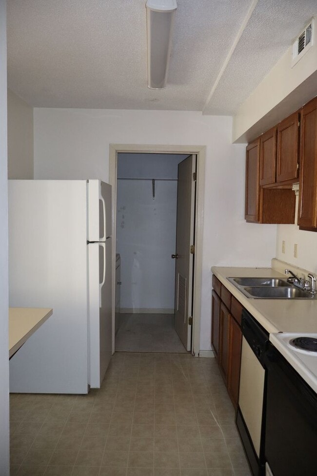 Building Photo - 506 Columbia Dr