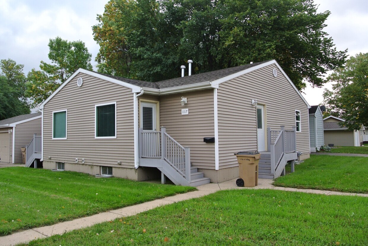1117 2nd Ave SW Unit Duplex, Minot, ND 58701 Room for Rent in Minot