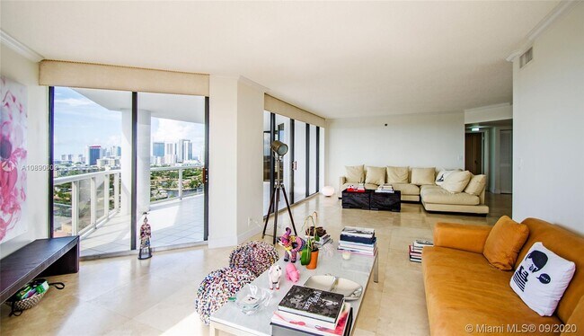 Building Photo - 3598 Yacht Club Dr