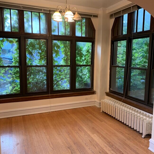 Foto del edificio - 5859 N Kenmore Ave
