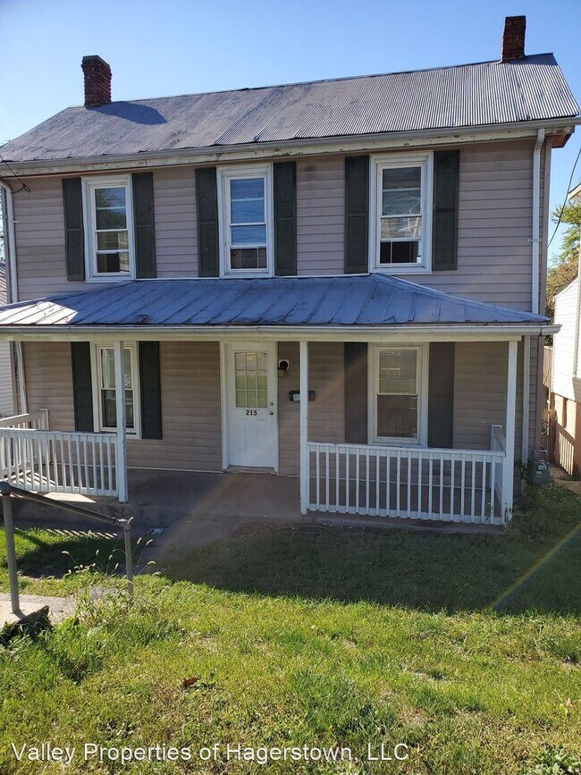 Building Photo - 3 br, 1 bath House - 215 S High St
