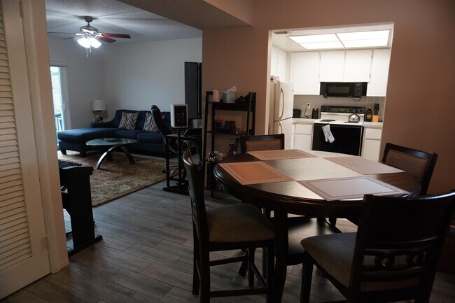 Foto del edificio - 10270 N Military Trl