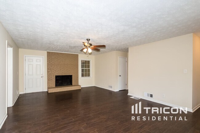 Building Photo - 210 Southmoor Cir