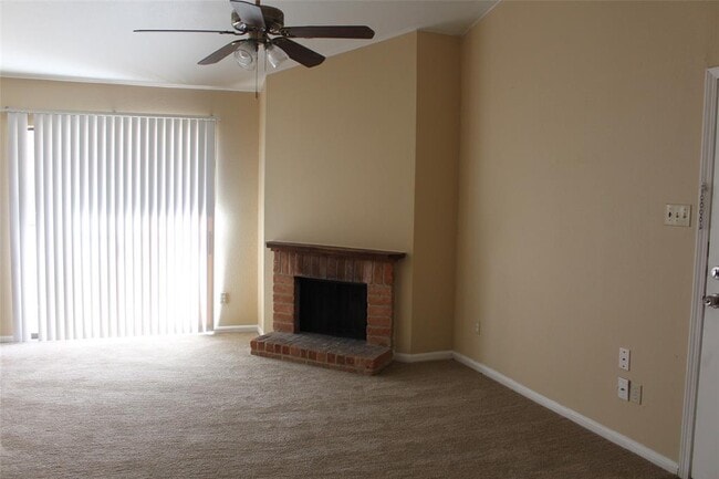Building Photo - 16111 Aspenglen Dr
