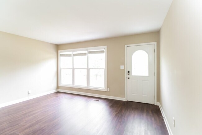 Building Photo - 511 Derrydowne Dr