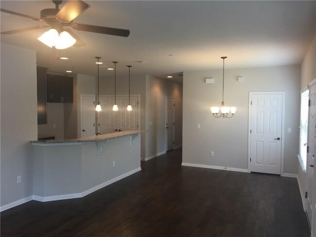 Building Photo - 2304 S Lakeline Blvd