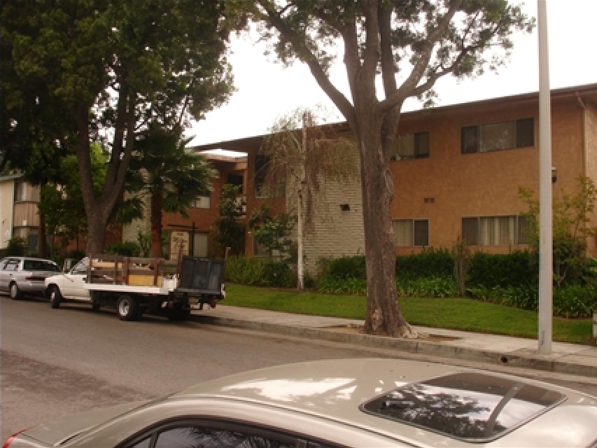 Primary Photo - Milton Court Apartments