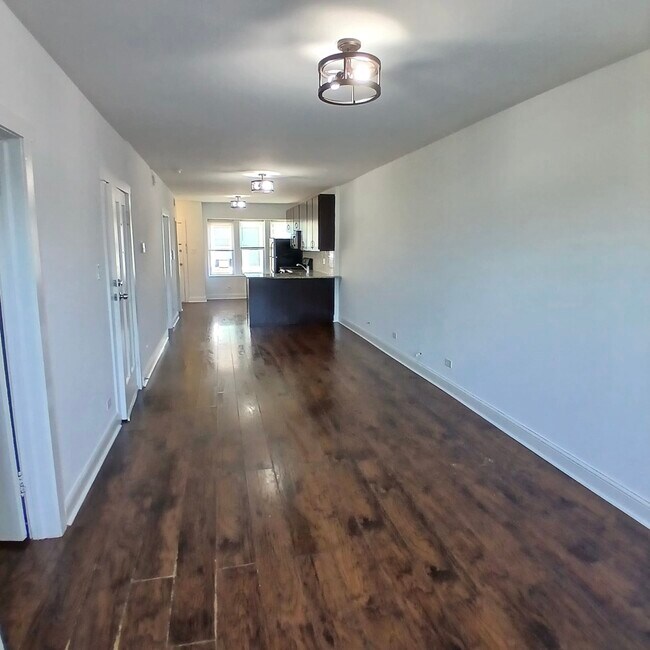 Foto del edificio - 4876 W Armitage Ave