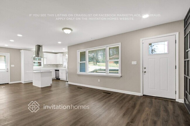 Foto del edificio - 2122 Holly Hill Dr