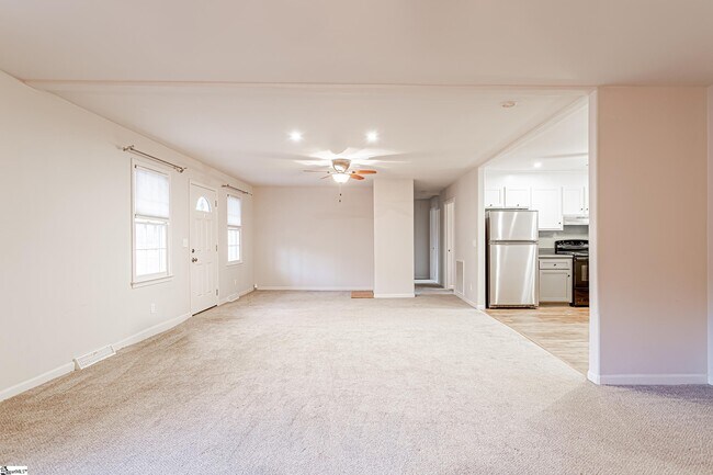 Building Photo - 314 S Plainview Dr
