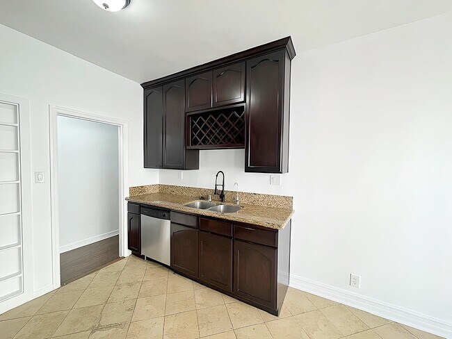 Foto del edificio - 1525 1/2 S Orange Grove Ave