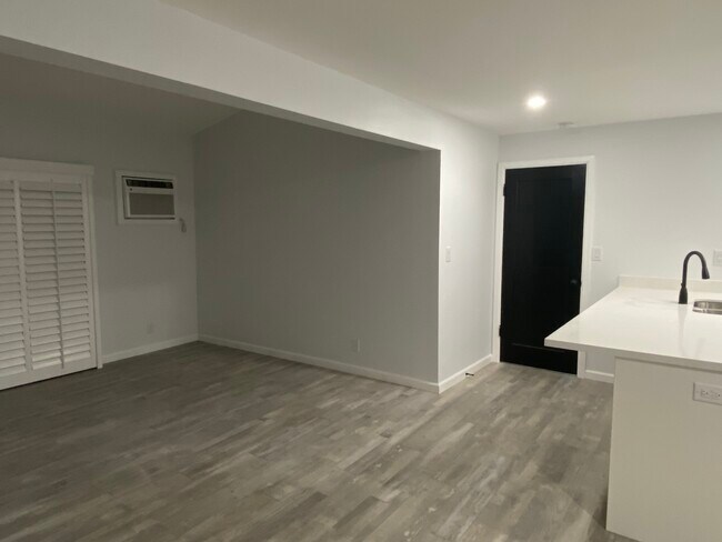 Foto del edificio - 21800 Schoenborn St