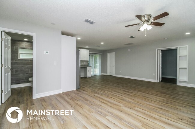 Building Photo - 35849 Dawn Dr