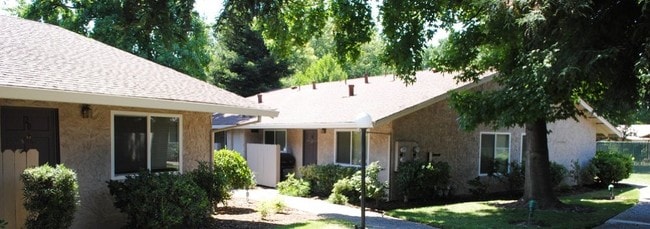 Primary Photo - Rosewood Apartments