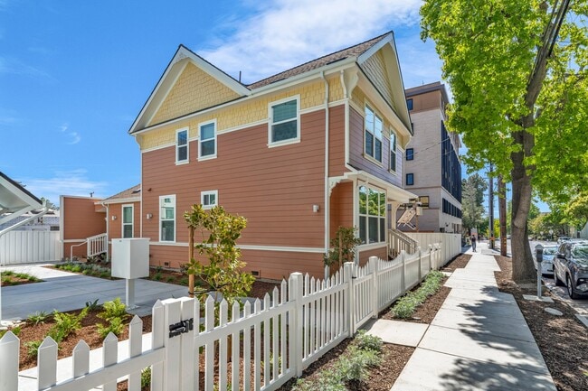 Building Photo - 2016 Dwight Way