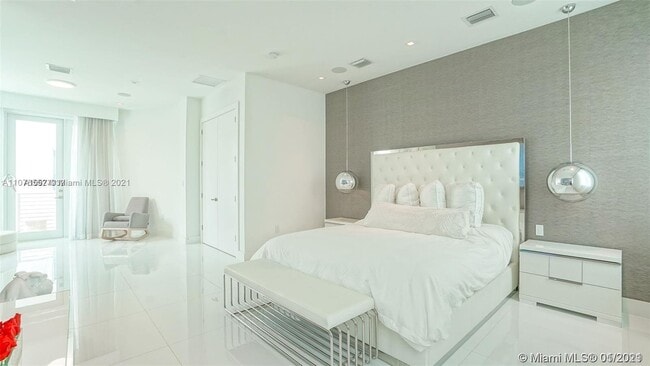 Building Photo - 6740 Northwest 106th Avenue, Doral, FL 331...
