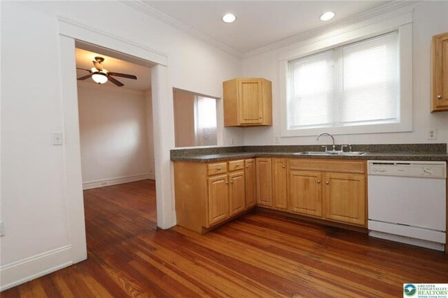 Foto del edificio - 728 E 6th St