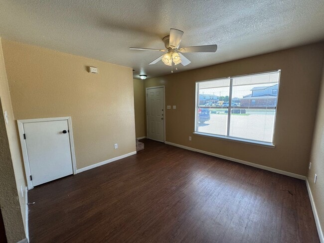 Building Photo - 1210 Monroe Loop