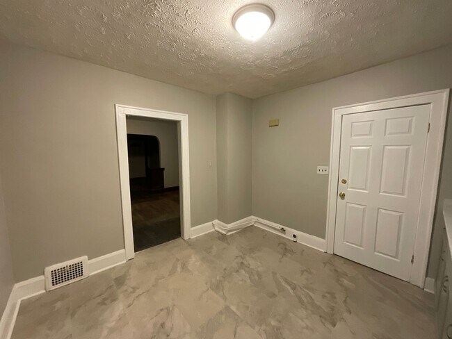 Foto del edificio - 10012 Greenview Ave