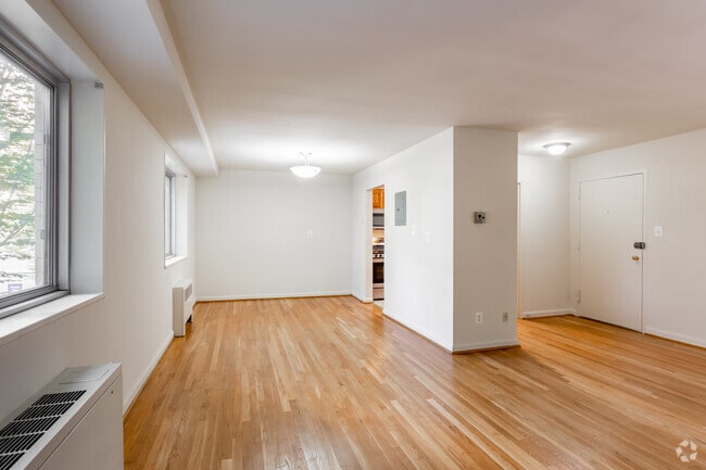 2BR, 1BA - 1058SF - Bradley View