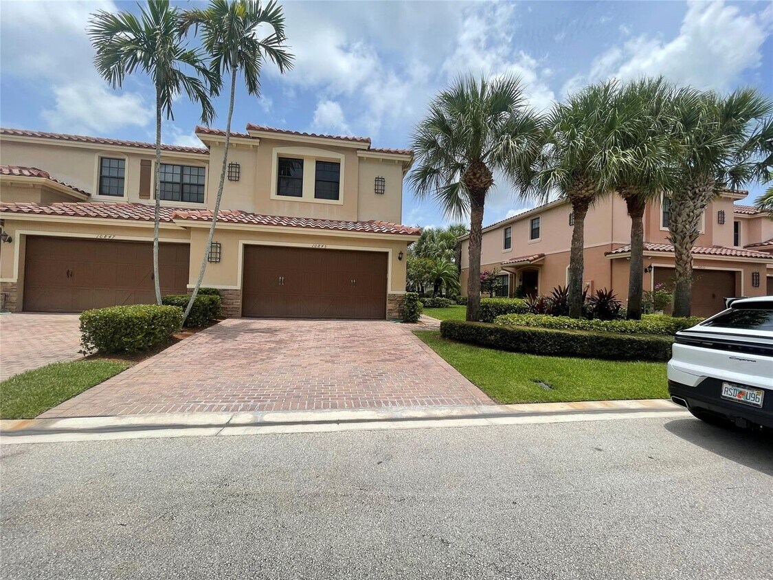 Foto principal - 10845 NW 74th Dr