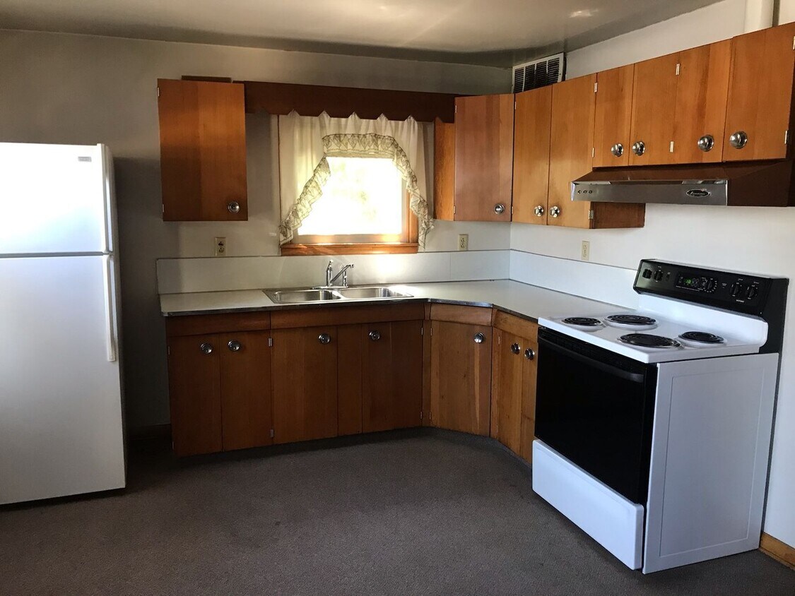 Primary Photo - RH005 - 610 11th Street W