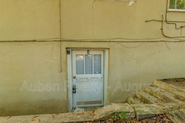 Building Photo - 1545 Heath St