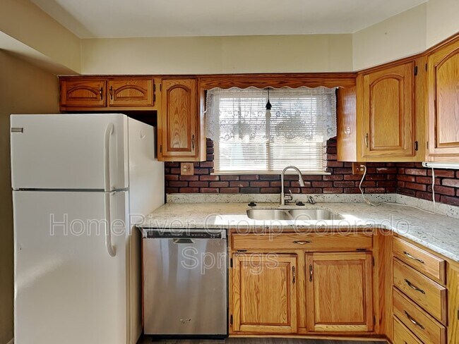 Foto del edificio - 1051 Hathaway Dr