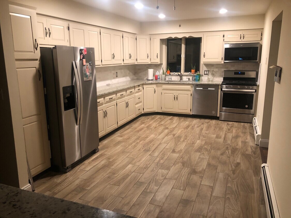 Foto principal - 198 Midland Ave