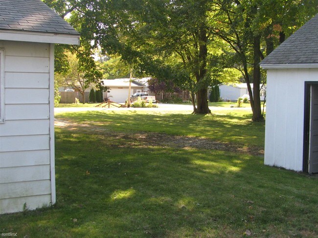 Building Photo - 3 br, 1 bath House - 3820 Pine Rd