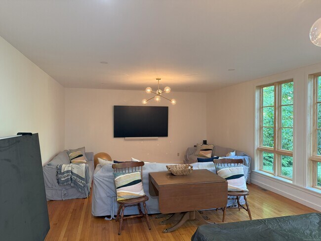 Foto del edificio - 56 Island Ave