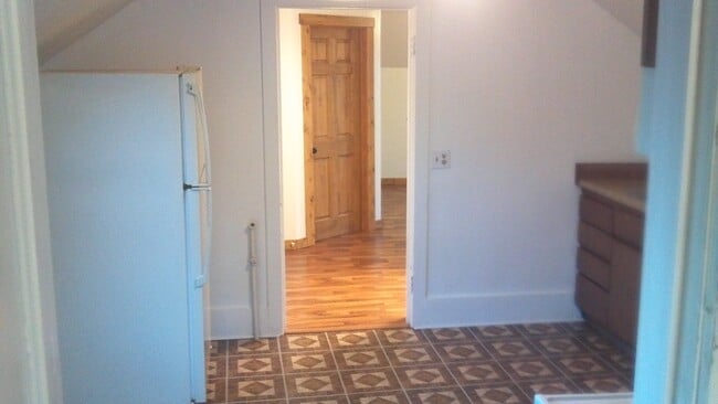 Building Photo - 315 W Cleveland St Apt. A