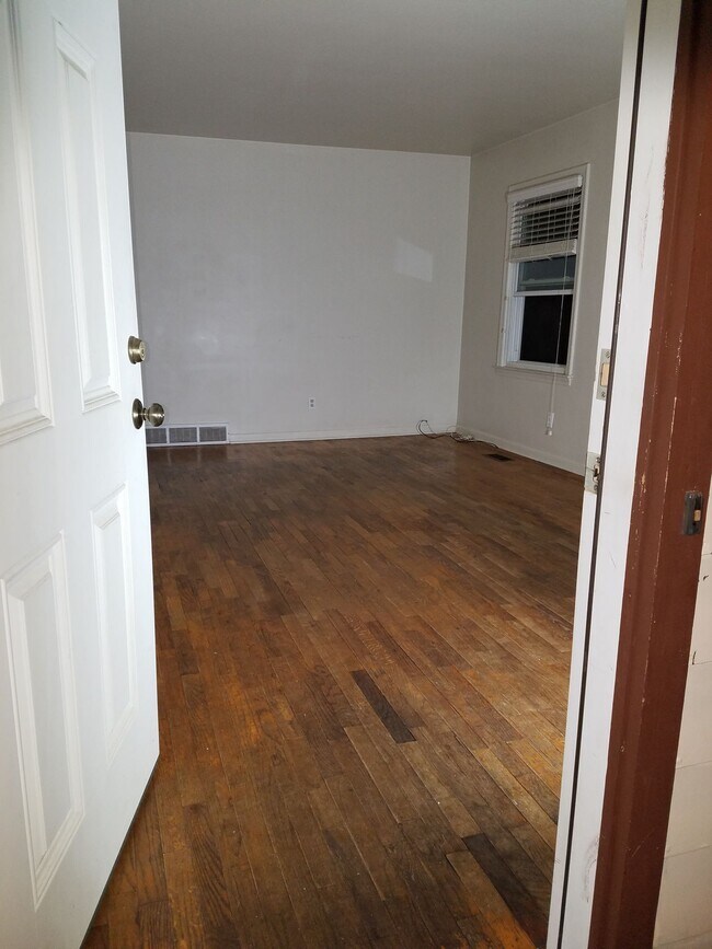 Building Photo - 515 N Hagadorn Rd