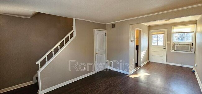 Foto del edificio - 529 N Sampson Ave