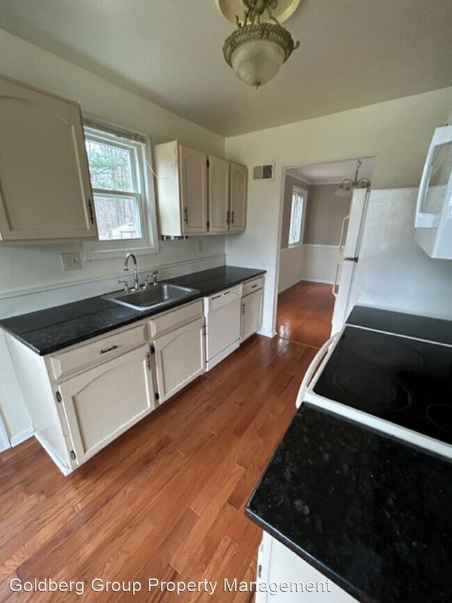 Building Photo - 5 br, 3 bath House - 2 Garrett Court