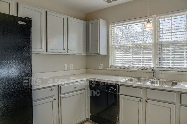 Foto del edificio - 2132 Mallard Woods Pl